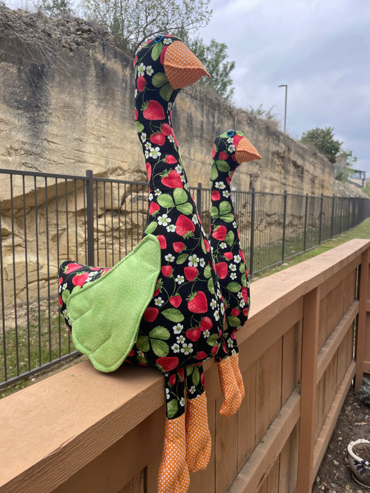 Summer Strawberry Shelf Goose