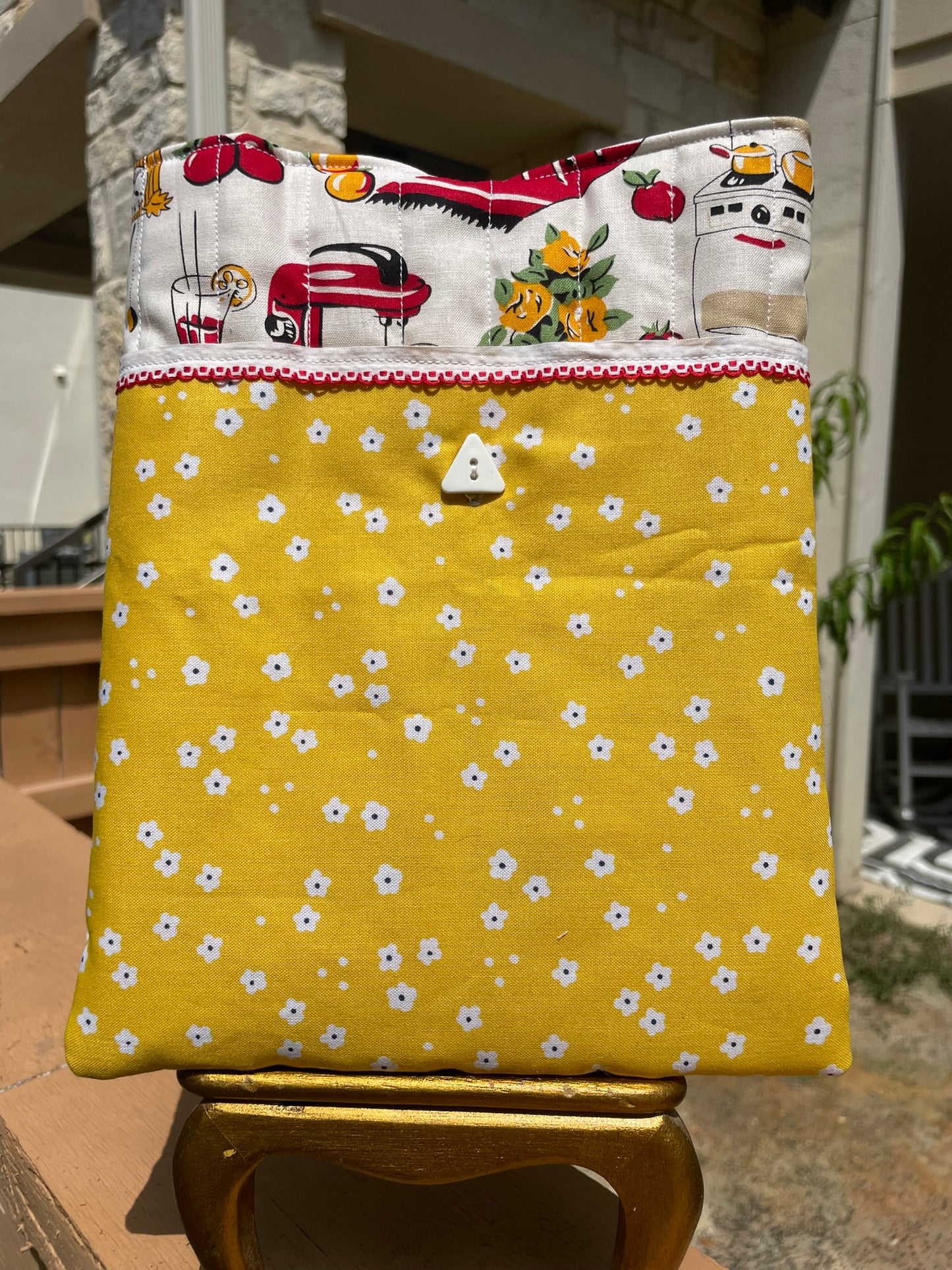 Retro Kitchen Book Sleeve - LG