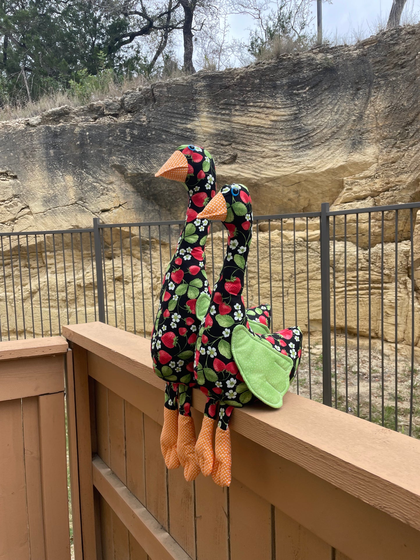 Summer Strawberry Shelf Goose