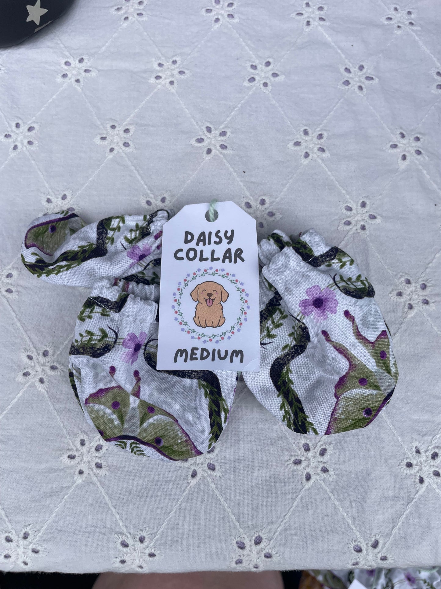 M Daisy Collar - Moths